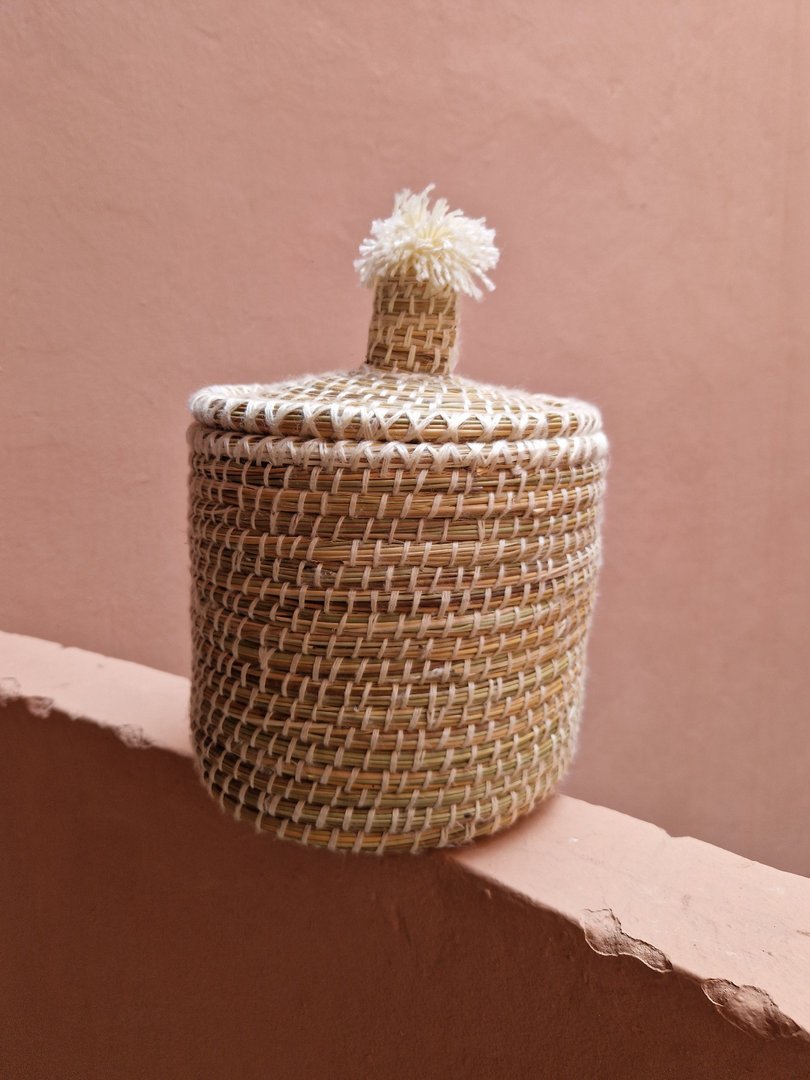 Medium White Raffia Basket – Handmade Moroccan Storage & Decorative Basket (3) Medium White Raffia Basket – Handmade Moroccan Storage & Decorative Basket - Image 1