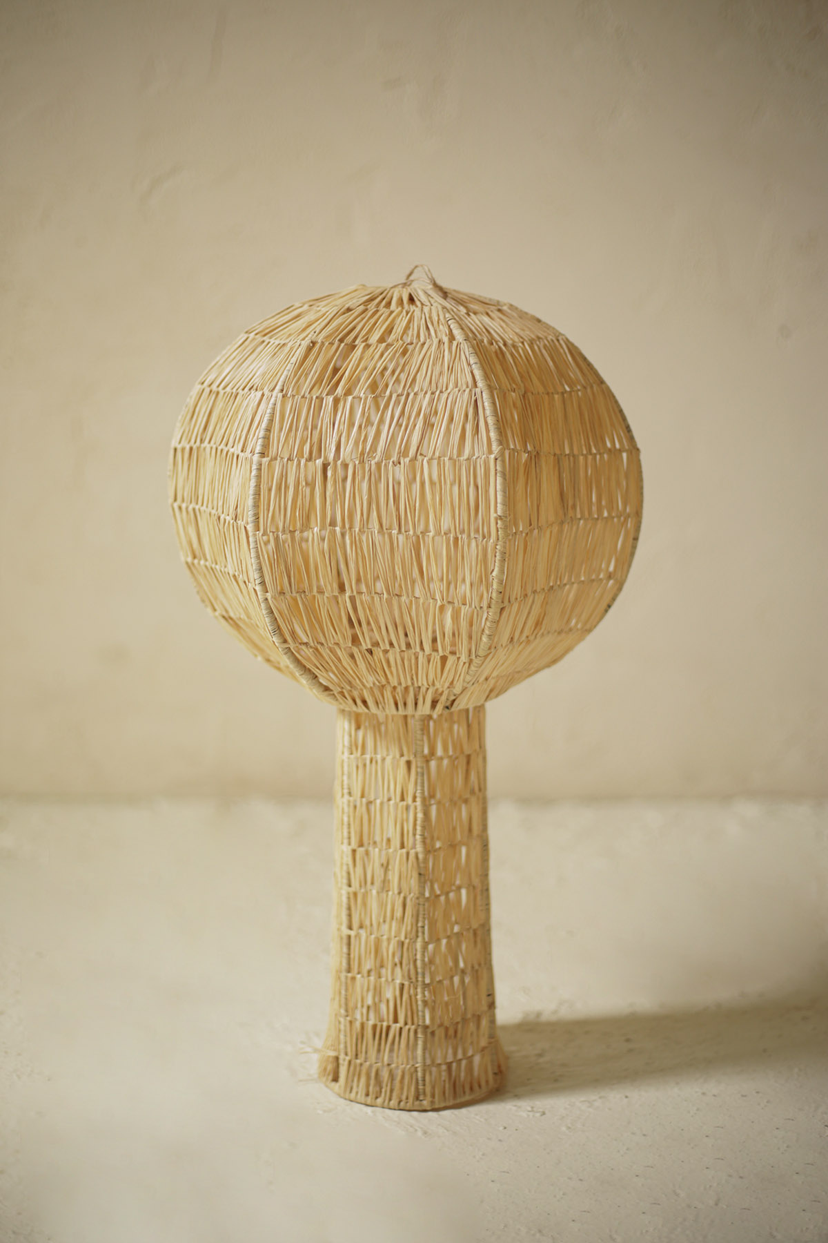 faro.jpg Natural Raffia Table Lamp – Handmade Moroccan Lamp - Image 1