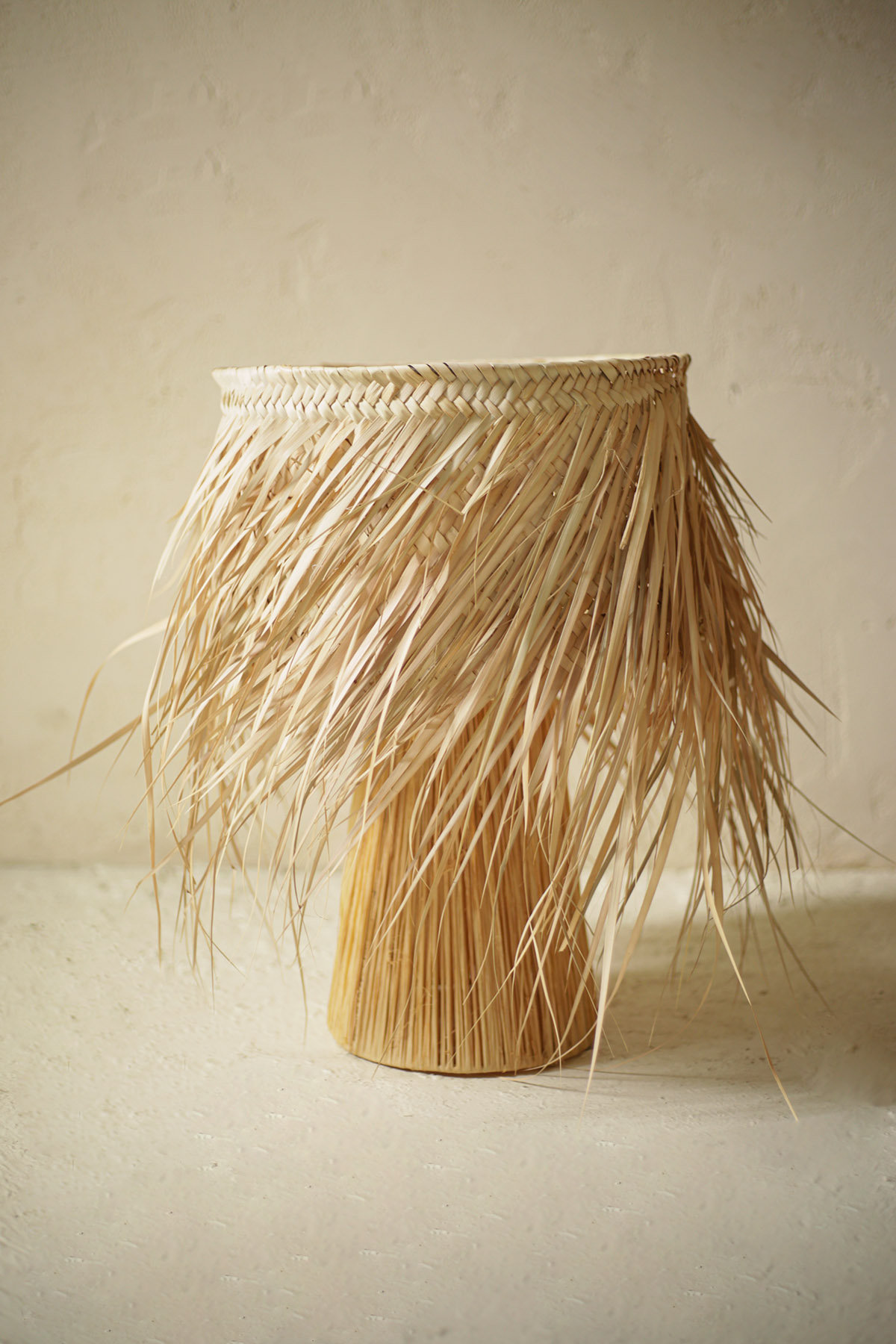 flecos1.jpg Natural Raffia Table Lamp – Handmade Moroccan Lamp - Image 1