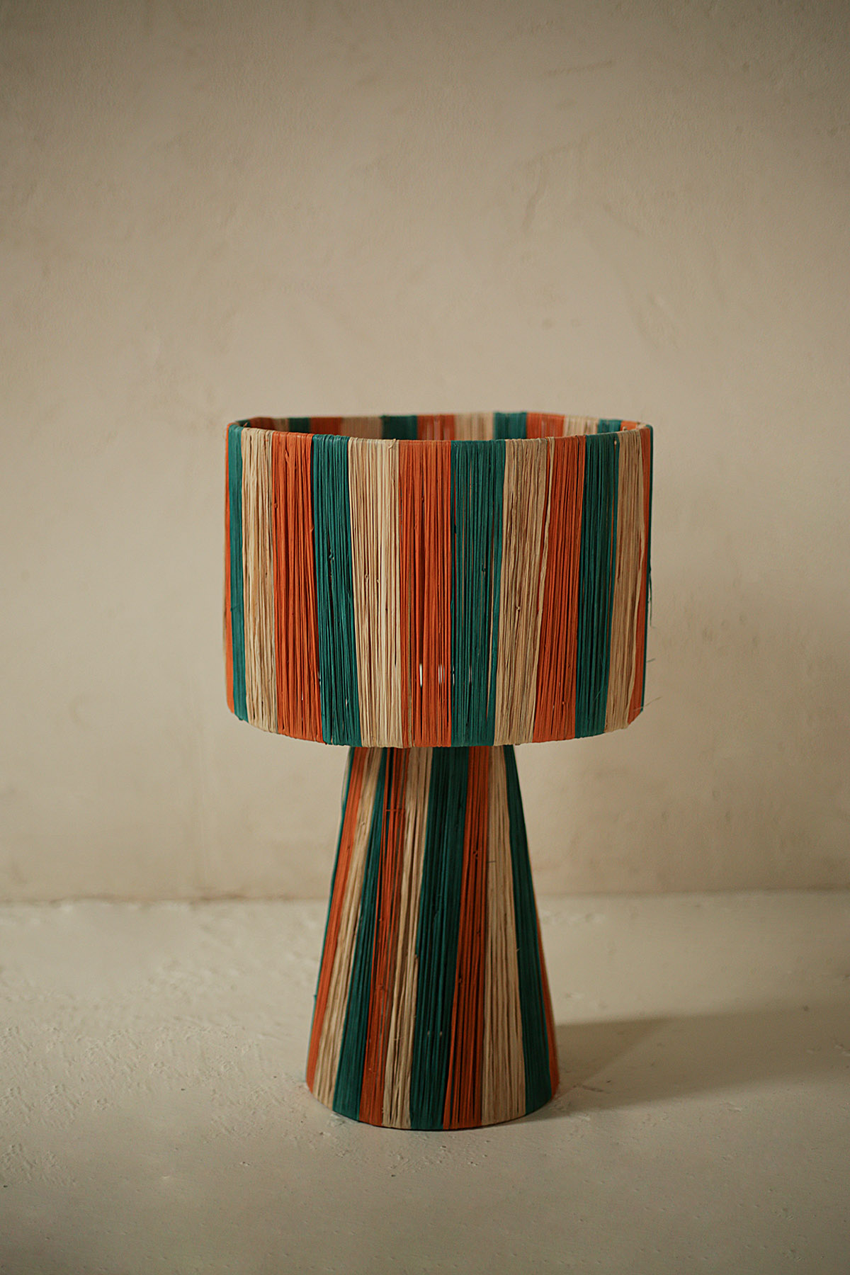 lamparaloca-1.jpg Colored Raffia Table Lamp – Handmade Moroccan Lamp - Image 1