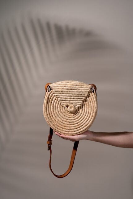 👜 Anouk Raffia Round Crossbody Bag – Handmade Moroccan Raffia Purse with Leather Straps