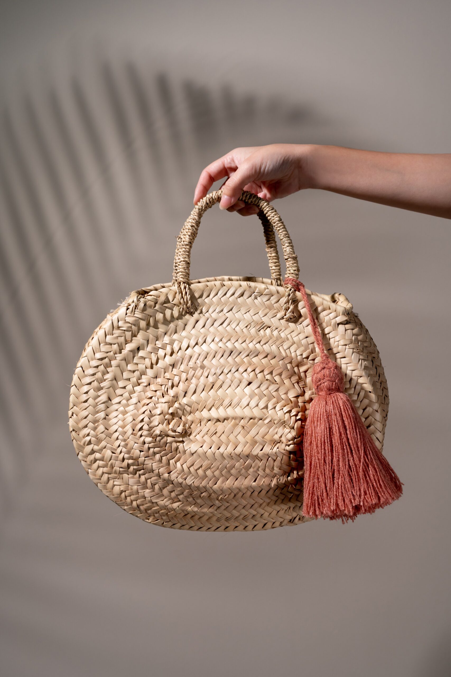 👜 Tabi Tassel Oval Basket Bag – Dusty Pink Handmade Moroccan Palm Bag with Wool Tassel (3) 👜 Tabi Tassel Oval Basket Bag – Dusty Pink | Handmade Moroccan Palm Bag with Wool Tassel - Image 1
