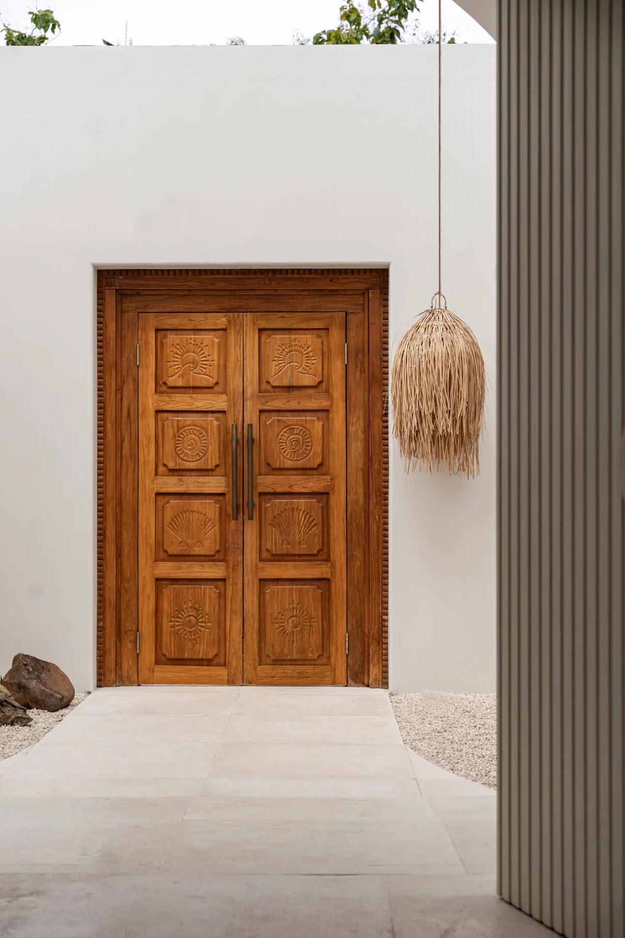 30804529 Shaggy Pendant Natural L – Handwoven Rattan Boho Lampshade - Image 1